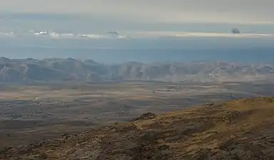 Low hills and grasslands make up most of the park's montes.