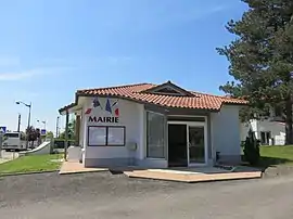 The town hall in Réans