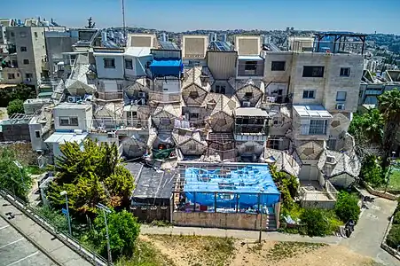 Adding cubic apartments above the beehive complex in a Ramot Polin complex