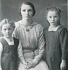 Camilla, Regina and Gerda Ullmann