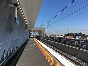 An elevated train station with its platform.