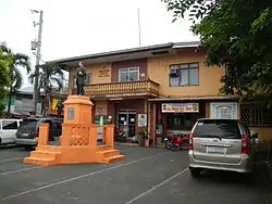 Old Municipal Hall building, with Dr. José P. Rizal statue