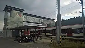 Side platforms connected by glass-enclosed overhead walkway