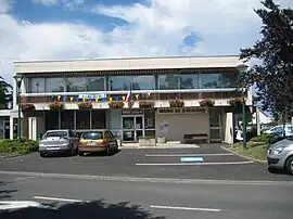 The town hall in Saint-Beauzire