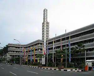 Savoy Homann Hotel employs Streamline Moderne element in its facade.