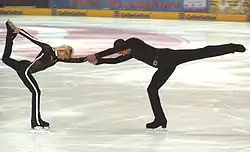 Catchfoot and arabesque(Aliona Savchenko & Robin Szolkowy)