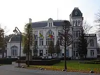 Former castle "Bloemenoord" and former town hall of Sint-Michiels