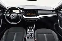 Interior (pre-facelift)