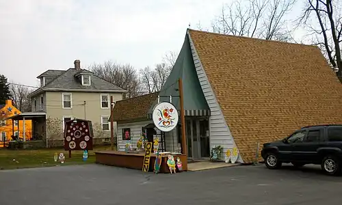 Souvenir shop in Lancaster County selling hex signs