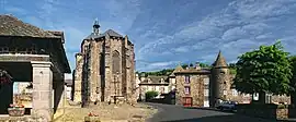 A panoramic view within Saint-Martin-Valmeroux