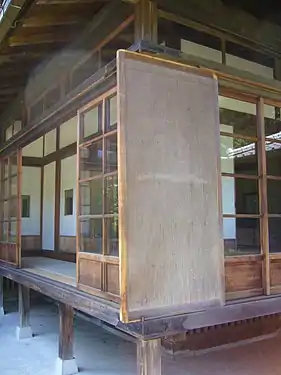 Ama-do rotator; outer ama-do groove cut away for half an ama-do width on each side. Glass doors and shōji get two grooves each.