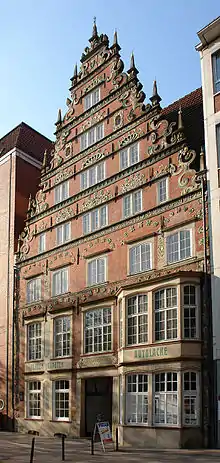 No. 28: Suding und Soeken building (c. 1620)