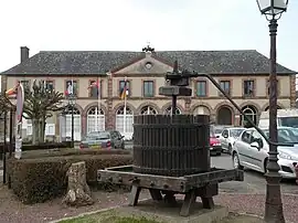 The town hall in Tôtes