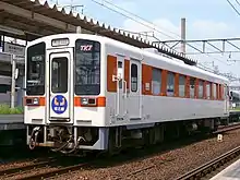 A KiHa 11-200 series car in August 2006