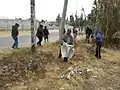 Mujeres haciendo el tequio limpiando calles. Tejupan, Oaxaca, México, 2018.