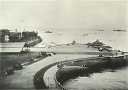 Apollo Bunder, in 1905, with the location where the Gateway stands today