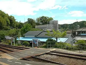 The level crossing to the station building as seen from the island platform.