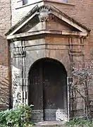 Corner door of the Baderon-Maussac tower (from 1606).