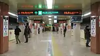 Tozai Line platform