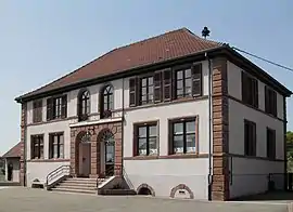 The town hall and school in Traubach-le-Haut