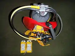 Lightweight travel diving harness - assembled with 15l steel cylinder and regulator set. A travel weight set with weights assembled stands at the cylinder base.