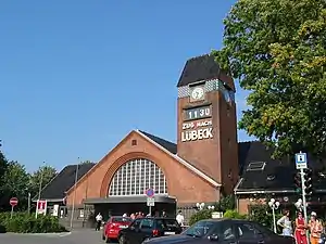 Lübeck-Travemünde Strand station, displaying the time of the next Lübeck train