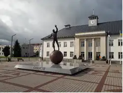 Väike-Maarja central square with the G. Lurich monument