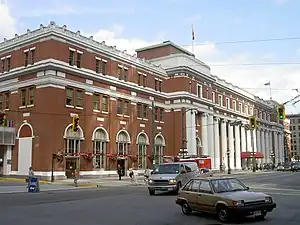 Waterfront station is the terminus for both the Expo and Canada lines and is linked to the SeaBus and the West Coast Express.