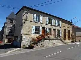 The town hall in Vaux-Montreuil