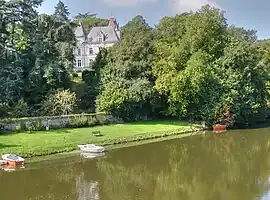 The château du Portillon and the edge of the Sèvre Nantaise