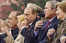 Heads of state (from left to right) : Jacques Chirac, Vladimir Putin and George W. Bush.