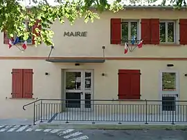 The town hall in Vieillevigne