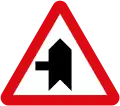 Side road junction with priority