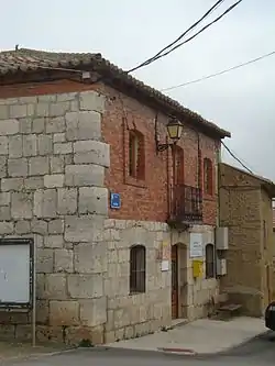 Town hall and old schools of Villán de Tordesillas (Valladolid).