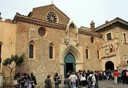 The modest modern entrance to the Villa,  next to the Church of Santa-Maria Maggiore