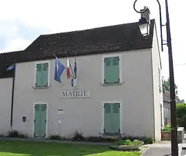 The town hall in Villemer