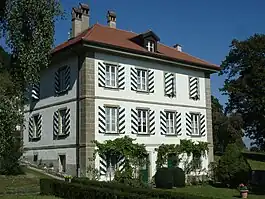 Villa in Villeneuve village