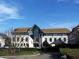 The town hall in Voisins-le-Bretonneux