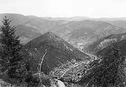 Wardner in 1904 (foreground), separated from Kellogg (middle ground), by the conical hill called Haystack Peak