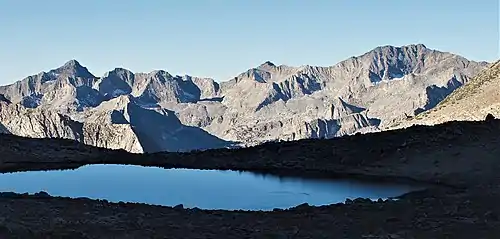 Wheel Mountain (left) and Mount McDuffie (right), from Dusy Basin