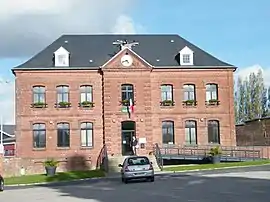 The town hall in Woincourt