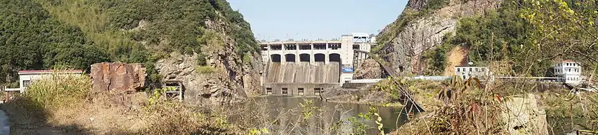 上犹江水电厂大坝全景