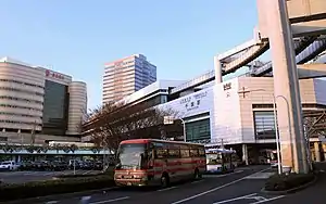 東口、單軌電車中央口側（2012年1月28日）