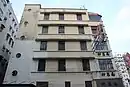 每層均有圓型氣窗