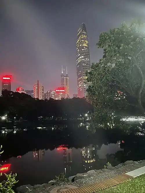 于荔枝公园拍摄的地王大厦和京基100夜景图