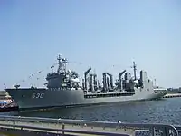 左營軍港中的武夷軍艦