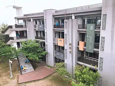 新東國中靜學樓