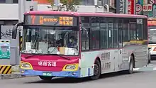 配置於本路線的HINO HS8JRVL-UTF低地板公車