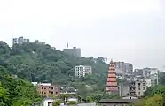 远眺报恩塔与南岸清水溪谷地