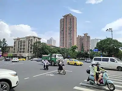 龙蟠中路瑞金路路口（东南侧）